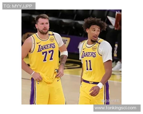 希望没有大碍!湖人官方海斯遭遇右手腕挫伤 本场比赛不会回归 希望没有大碍!湖人官方海斯遭遇右手腕挫伤 本场比赛不会回归