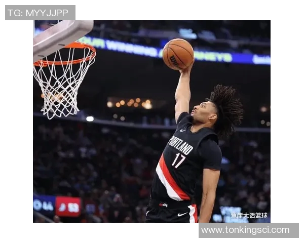 后三节冷板凳,杨瀚森2分1板开拓者不敌快船!哈登13助小卡30+10