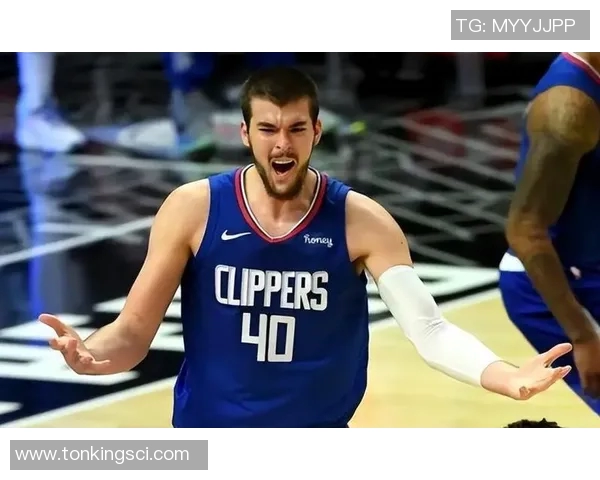 快船残阵领先太阳，祖巴茨表现抢眼，比尔沦为狂嘘对象