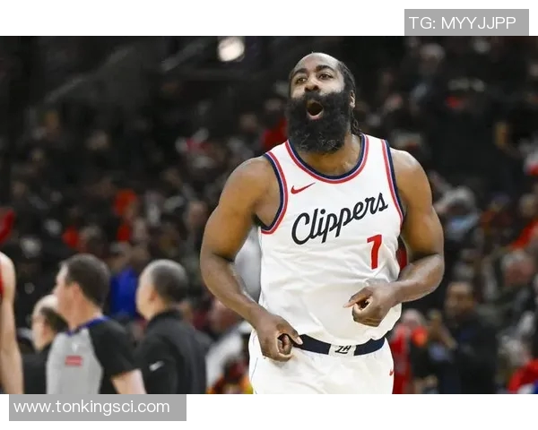 快船激战76人！哈登单节狂轰17分 祖巴茨稳健 科林斯打铁