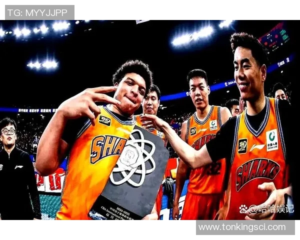 记者:上海男篮外援弗格已经抵达上海 洛夫顿将于明天到沪